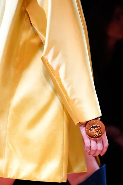 Look 28